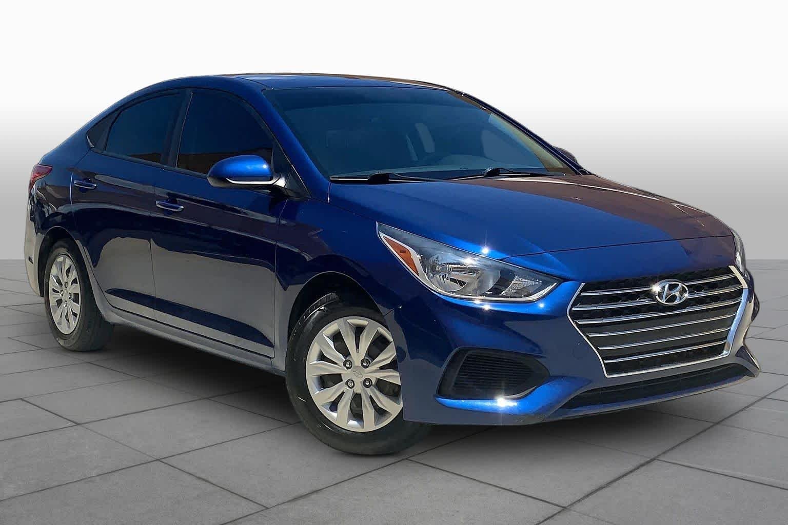 Used 2022 Admiral Blue Hyundai SE image 2