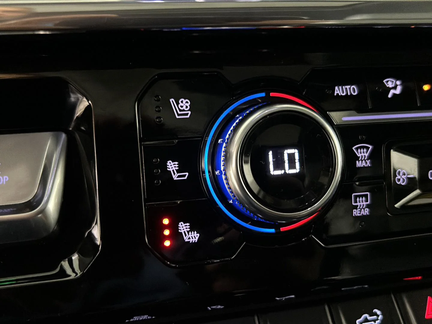 Used 2024 Downpour Metallic GMC Denali image 30