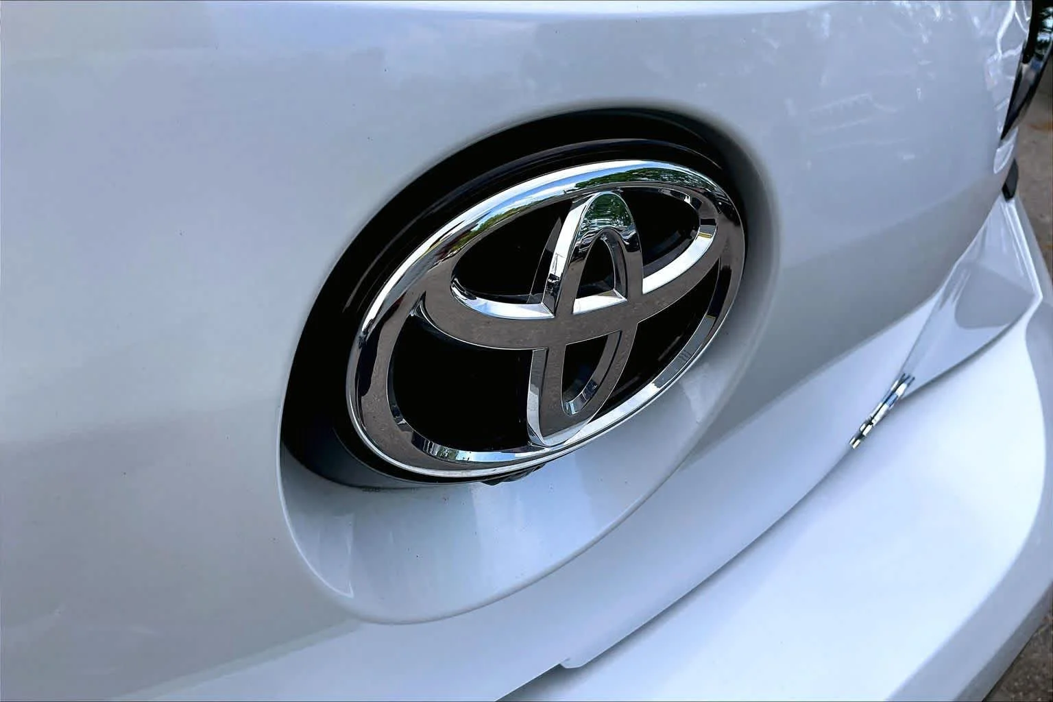 Certified Used 2024 Wind Chill Pearl Toyota SE image 29