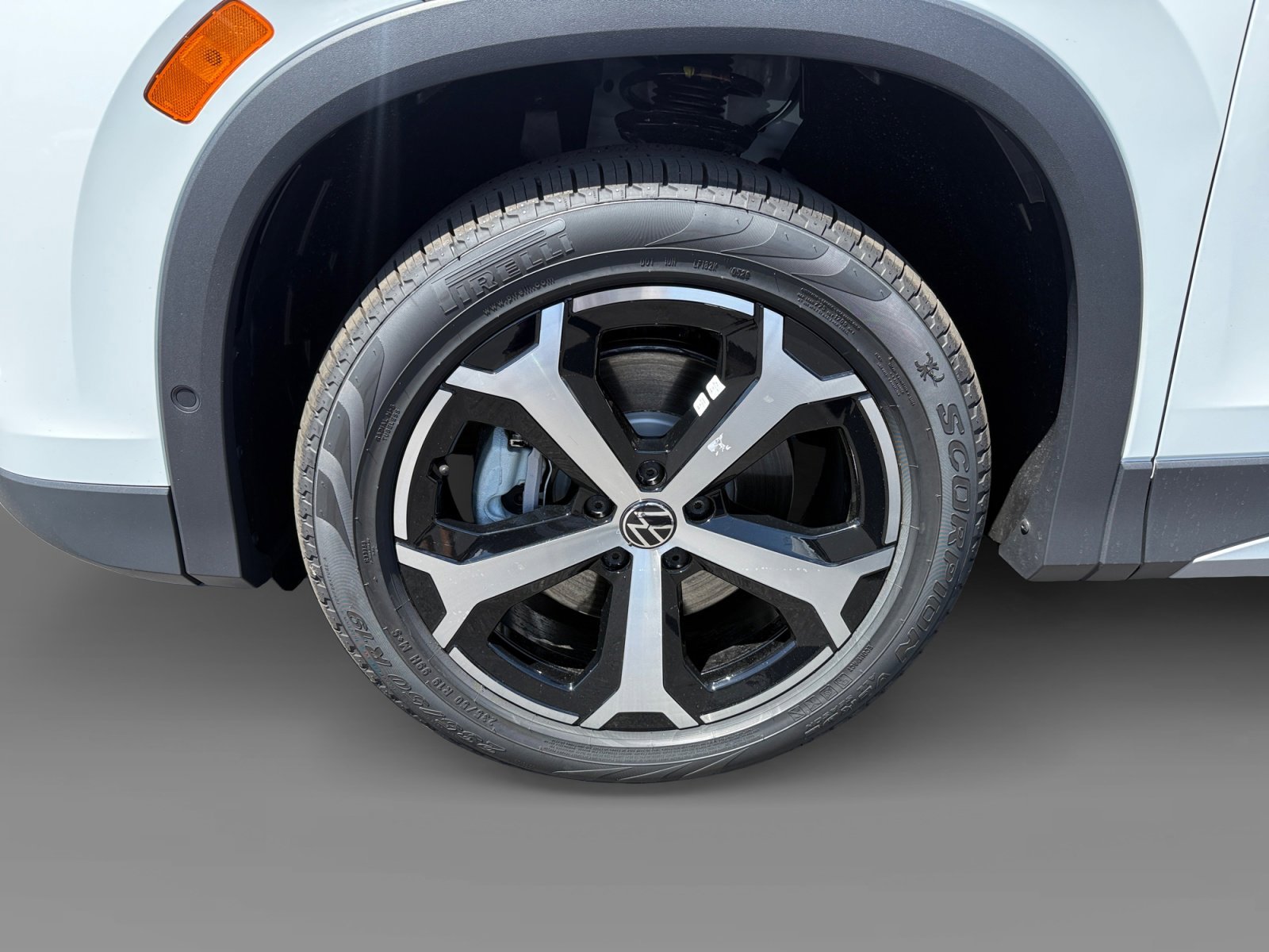 New 2026 Pure White Volkswagen SE image 9