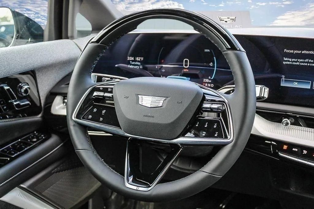 2025 Cadillac OPTIQ Sport 1 - Photo 32