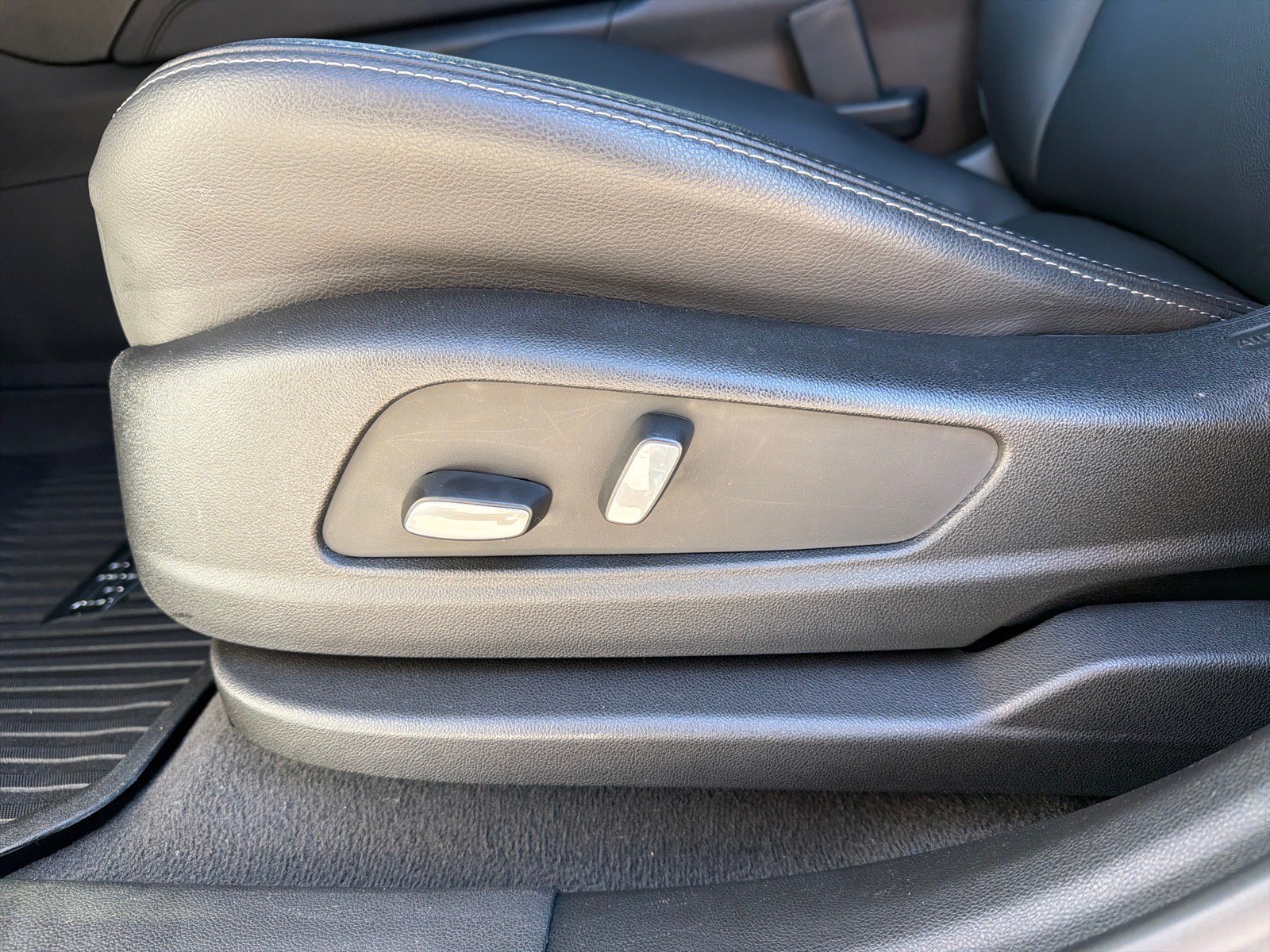 Used 2023 White Cadillac Luxury image 13
