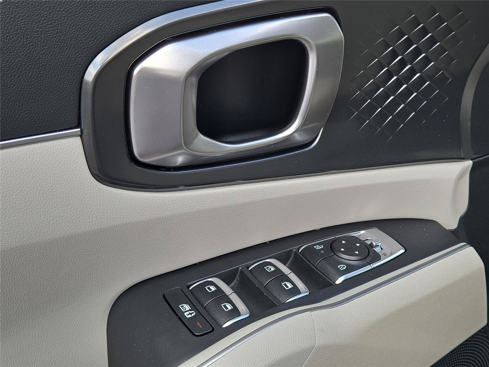 Used 2025 Silver Kia S image 21