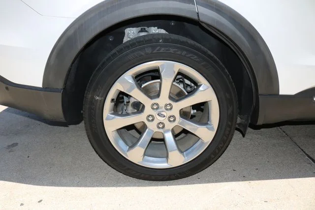 Used 2020 White Metallic Ford Platinum image 45