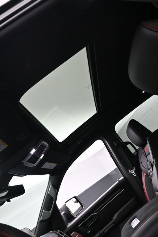 New 2026 Diamond Black Crystal Pearl-Coat Exterior Paint RAM RHO image 21