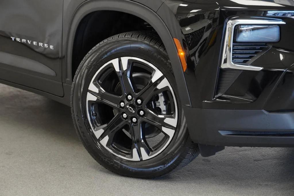 New 2027 Mosaic Black Metallic Chevrolet LT image 8