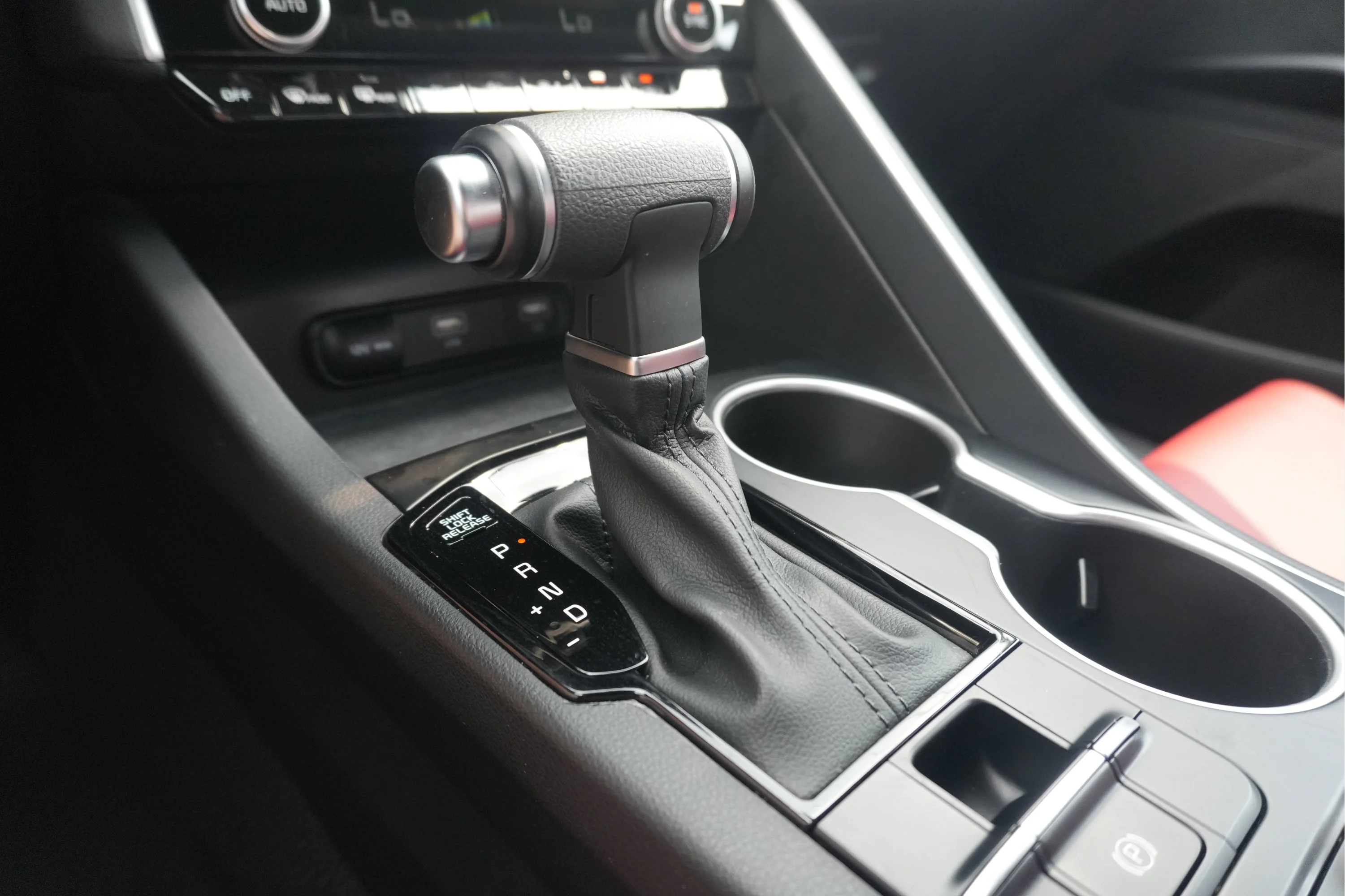 Used 2023 Wolf Gray Kia GT-Line image 32