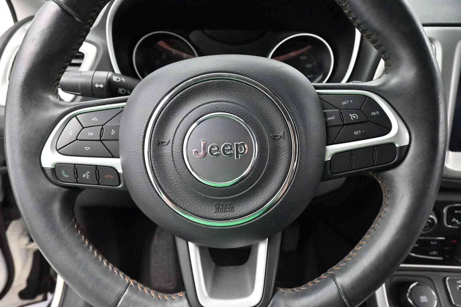 Used 2019 White Clearcoat Jeep Latitude image 15