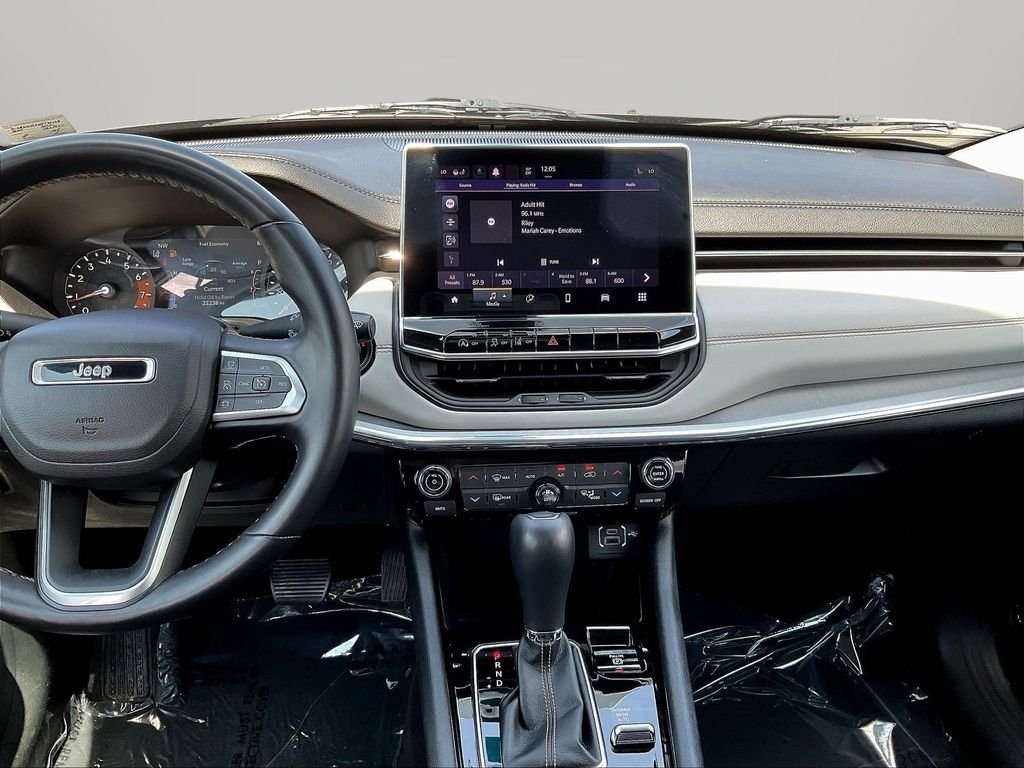 Used 2022 Gray Jeep Limited image 9