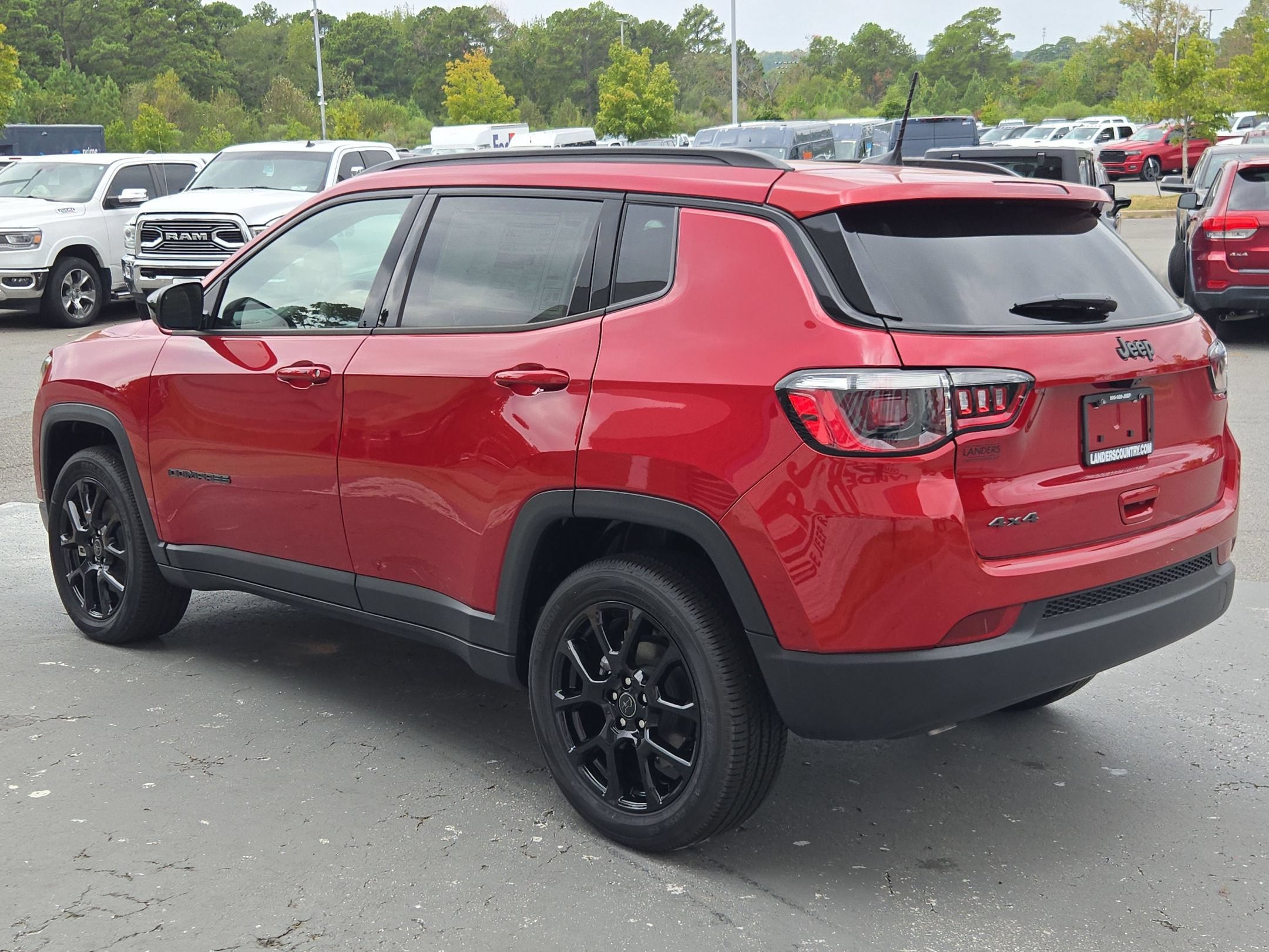 New 2026 Red Hot Pearl-Coat Exterior Paint Jeep Latitude Altitude image 5