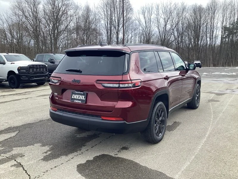 New 2025 Velvet Red Pearl-Coat Exterior Paint Jeep Altitude X image 7