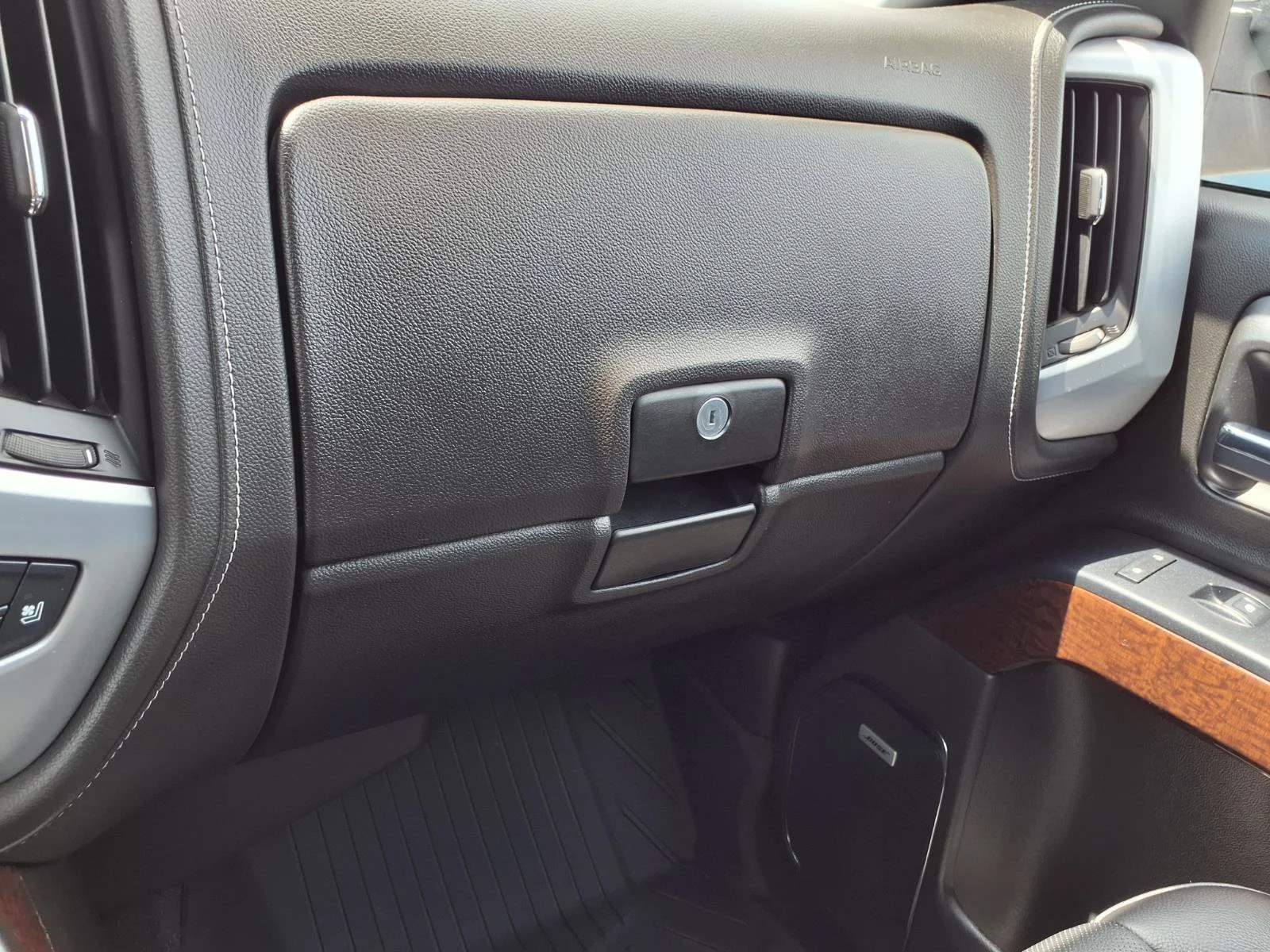 Used 2018 Onyx Black GMC SLT image 19