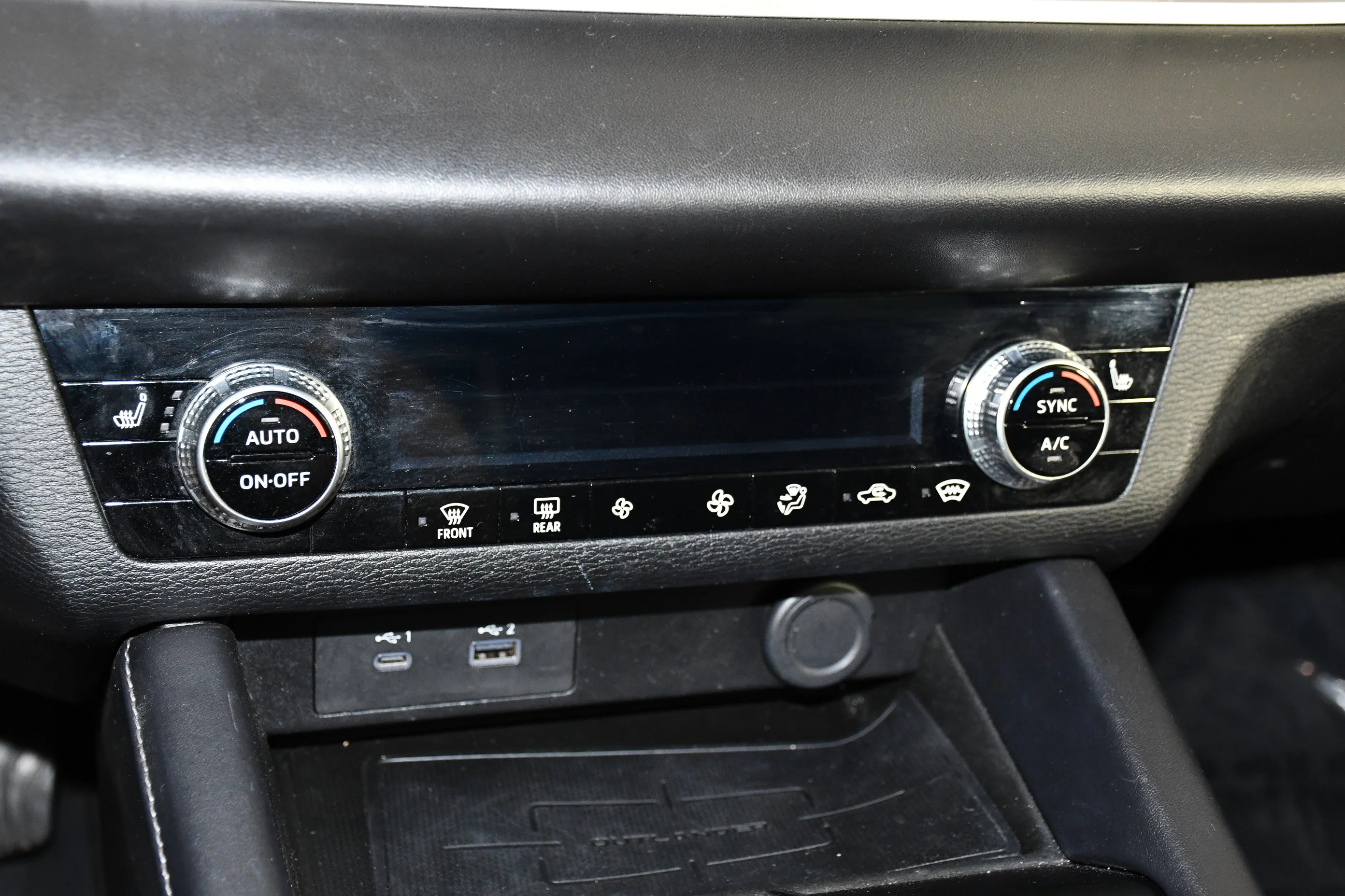 Certified Used 2023 White Diamond Mitsubishi SE image 29
