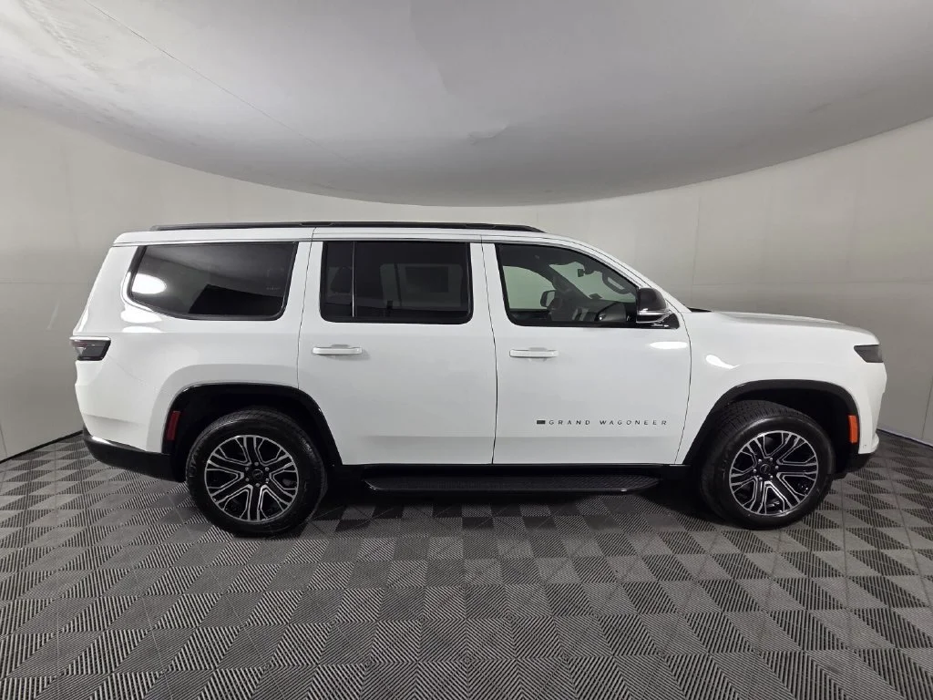 New 2026 Bright White Clear-Coat Exterior Paint Jeep  image 5