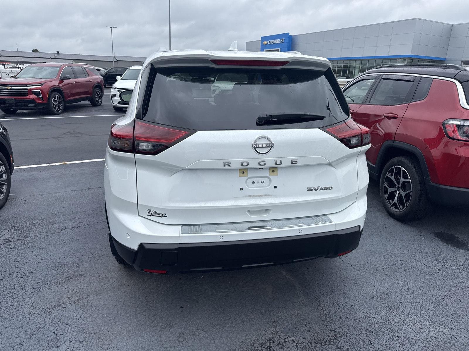 Used 2024 Everest White Pearl Nissan SV image 3