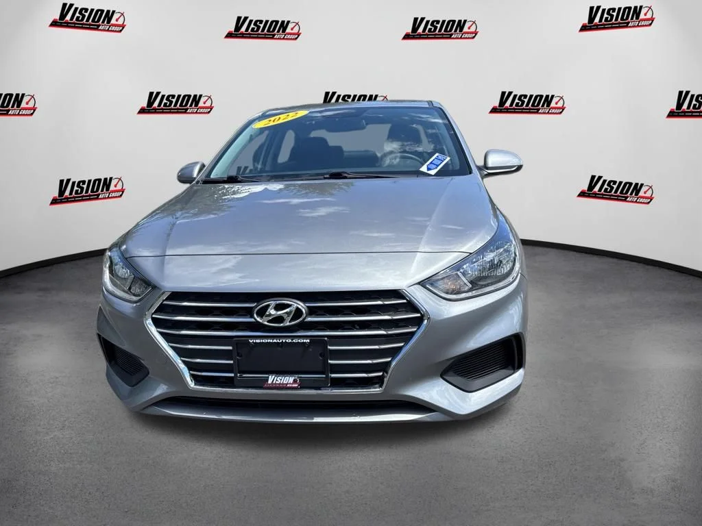 Used 2022 Gray Hyundai SE image 2