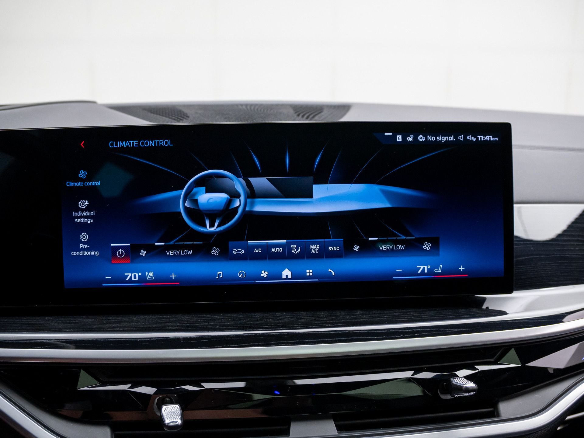 Used 2024 Black BMW M60i image 28