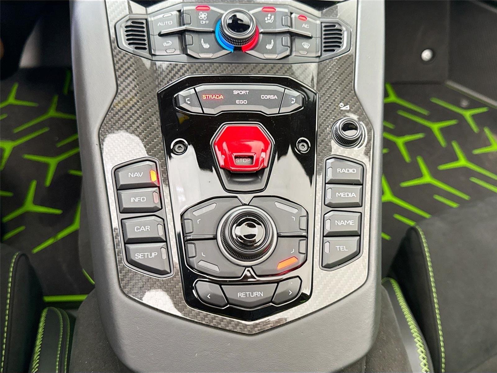 2021 Lamborghini Aventador - Photo 24