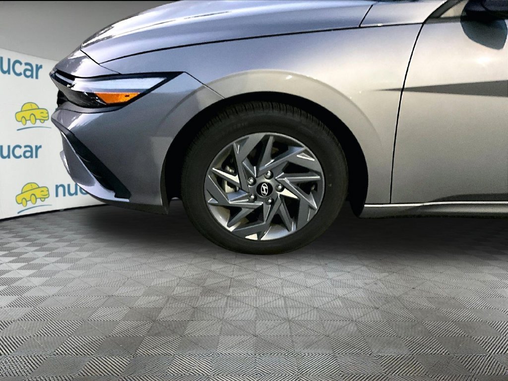 Used 2024 Silver Hyundai SEL image 7