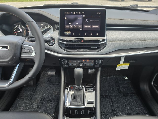 New 2026 Bright White Clear-Coat Exterior Paint Jeep Latitude image 11