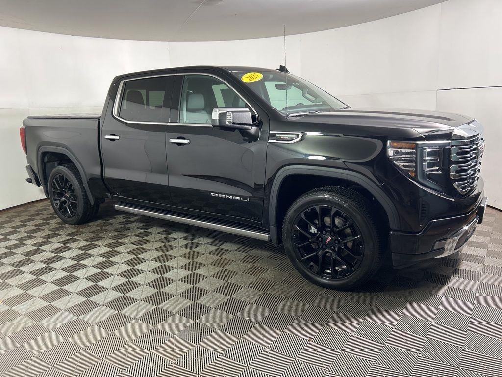Used 2025 Onyx Black GMC Denali image 5