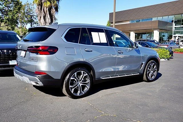 Used 2026 Gray BMW sDrive40i image 8