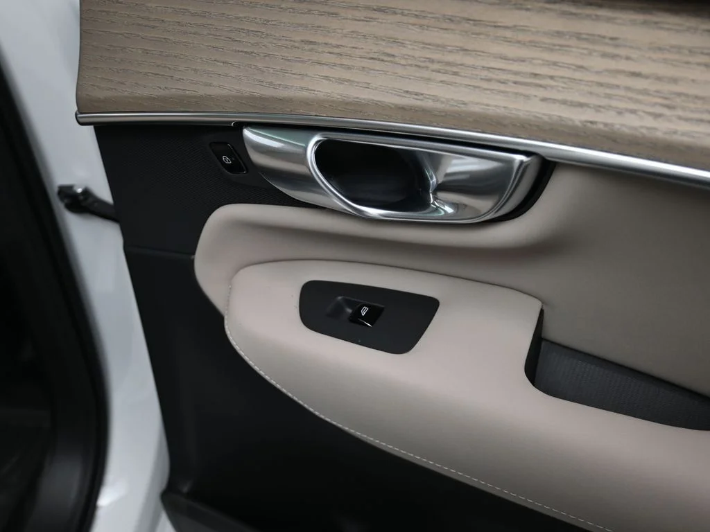 New 2026 Crystal White Volvo Plus image 25