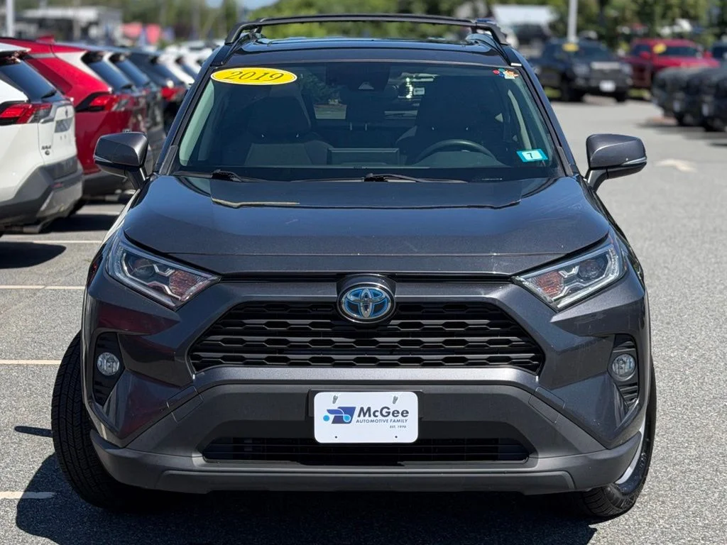 Used 2019 Gray Toyota XLE image 2