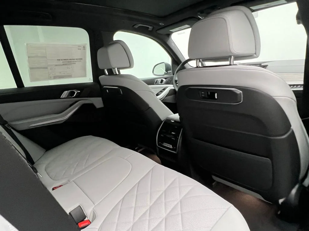New 2026 Mineral White Metallic BMW xDrive40i image 8