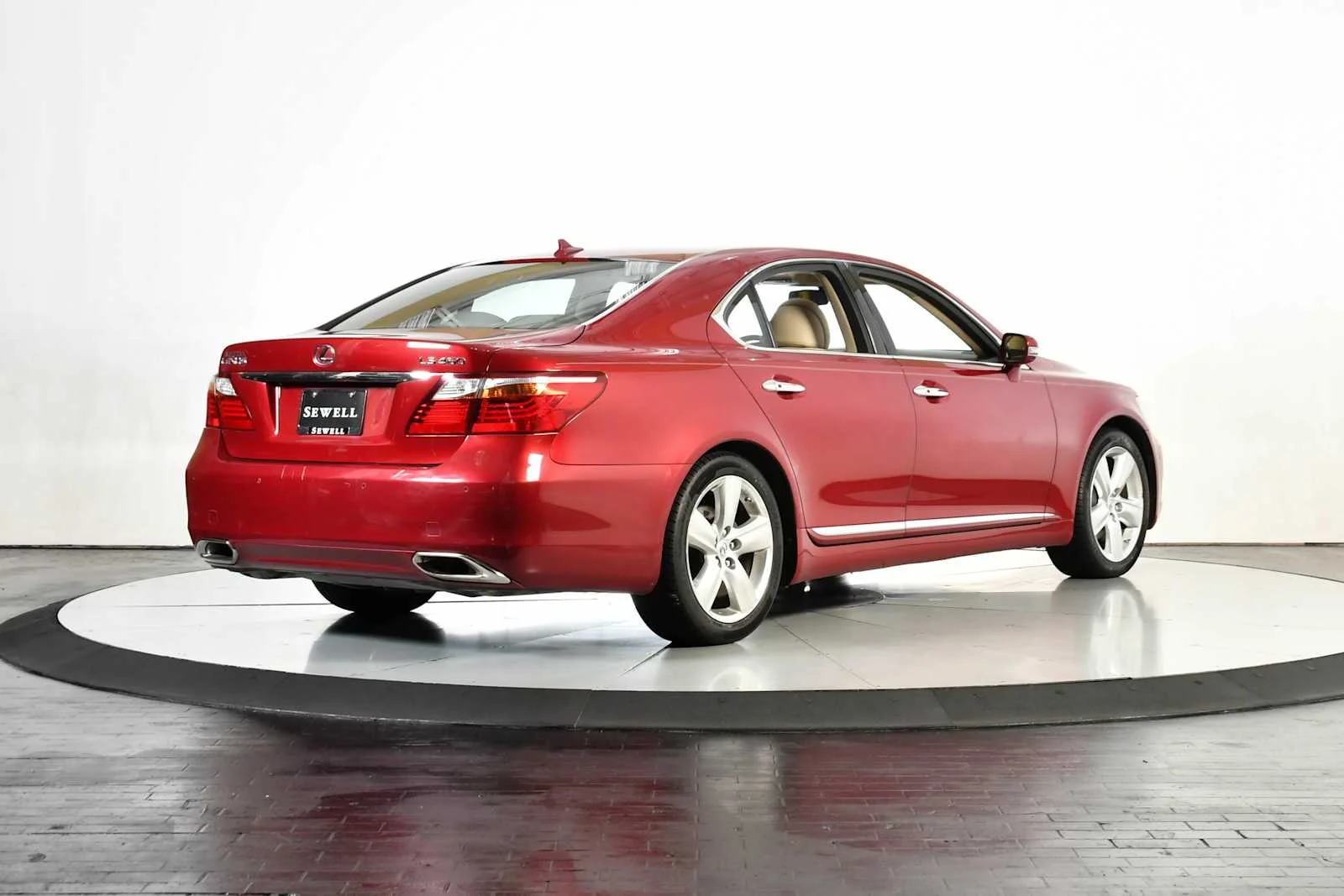 Used 2010 Matador Red Mica Lexus  image 7