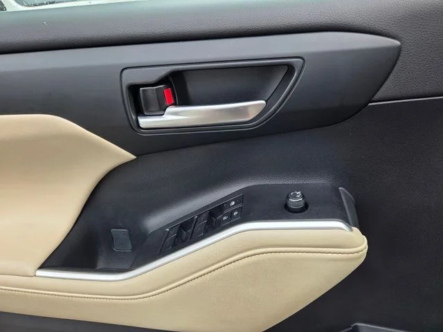 Certified Used 2023  Toyota XLE image 23