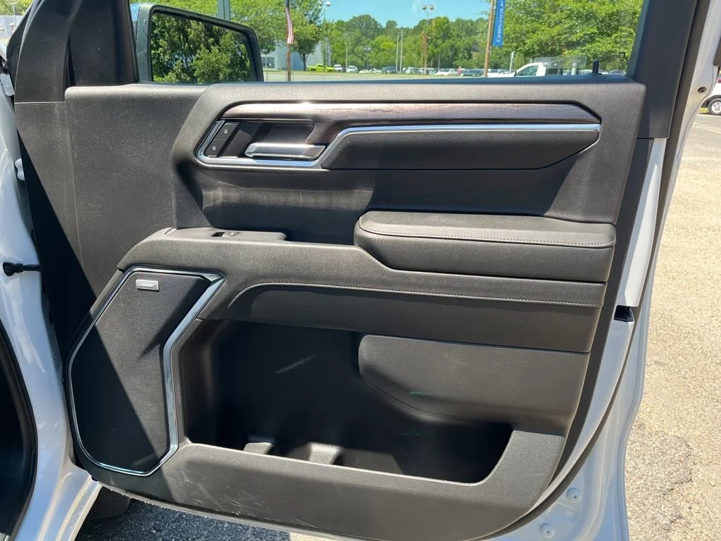 Used 2024 Summit White Chevrolet LTZ image 29
