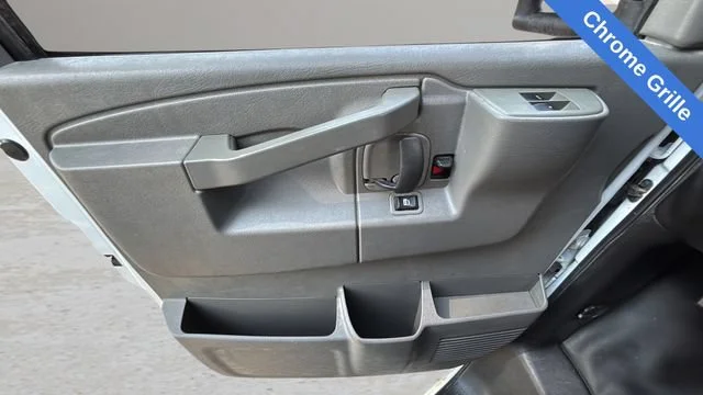 Used 2019 SUMMIT WHITE Chevrolet CUTWAY image 16
