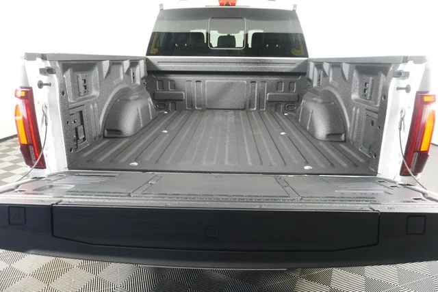 New 2026 Star White Metallic Tri-Coat Ford Platinum® image 33