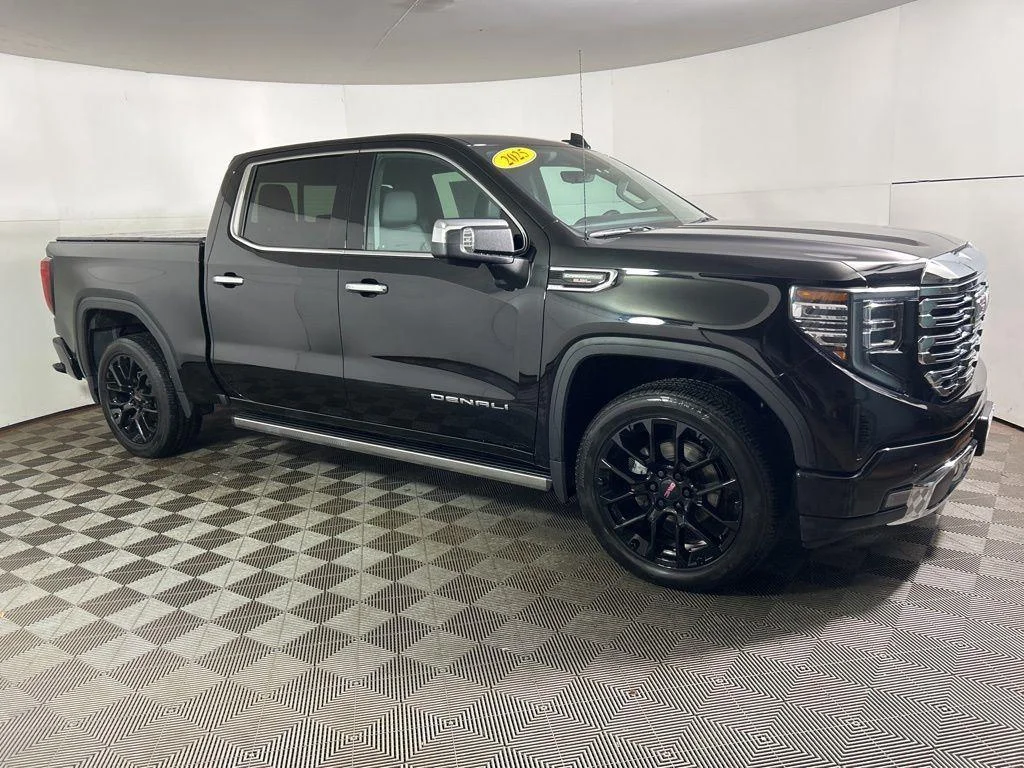 Used 2025 Onyx Black GMC Denali image 5