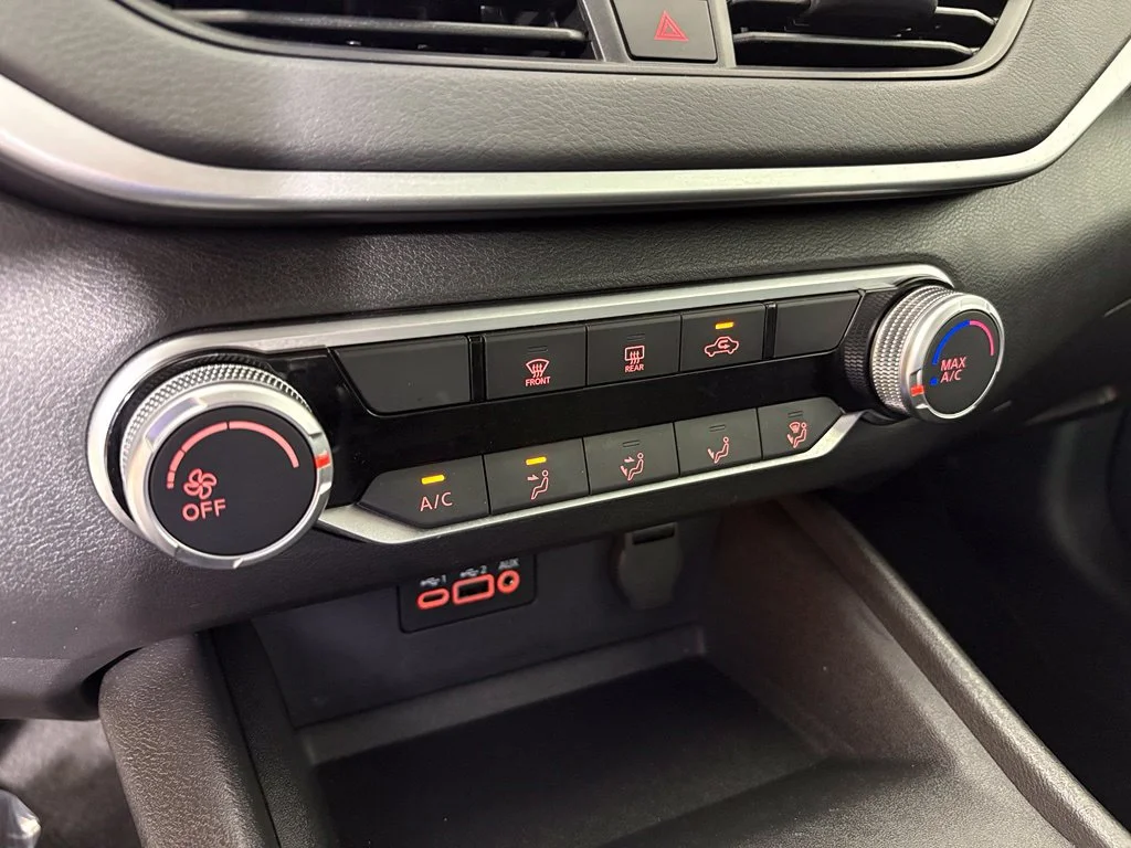 Used 2025 White Nissan 2.5 S image 25