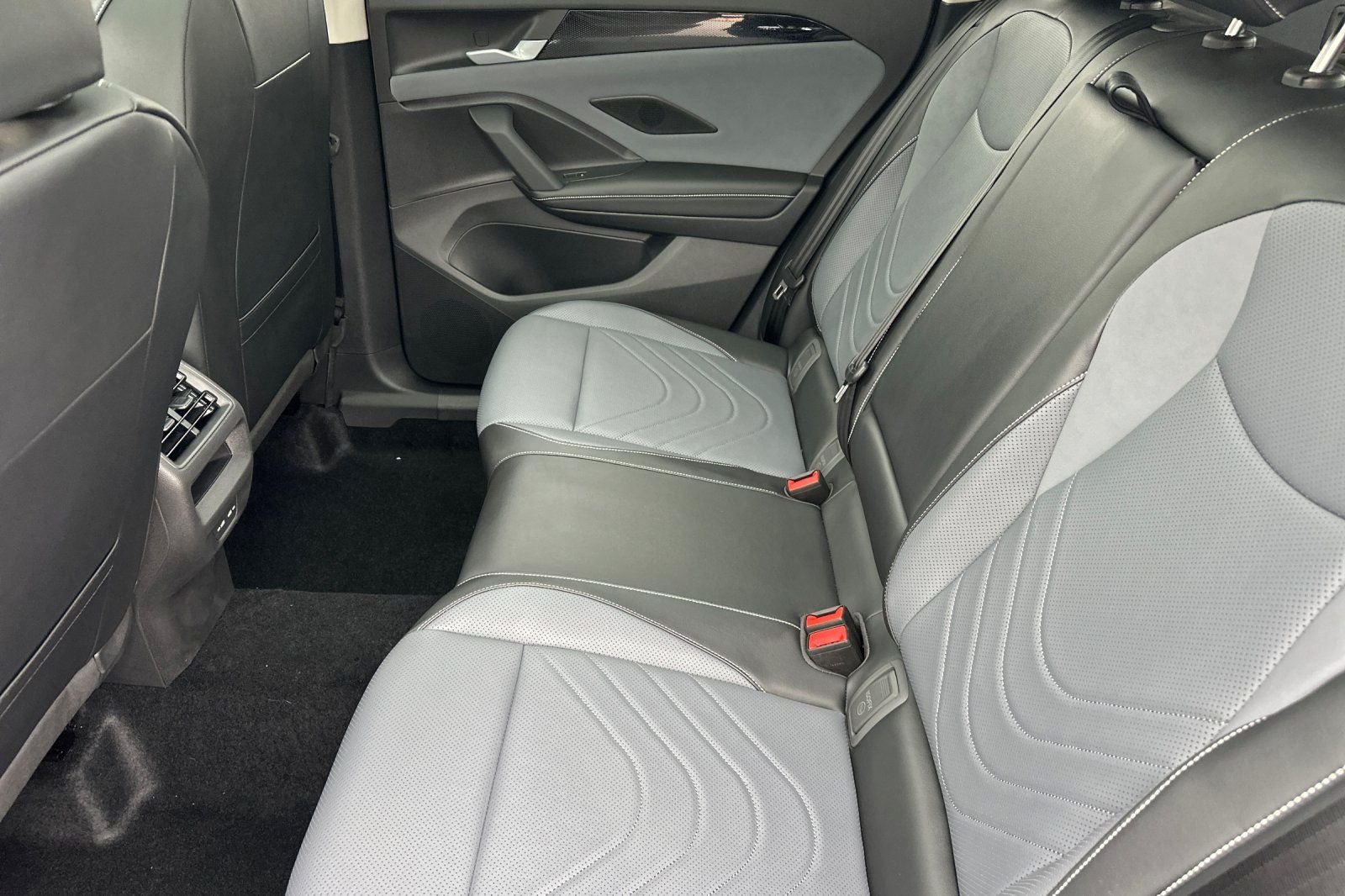 New 2026 Deep Black Pearl Volkswagen 2.0T SE image 12