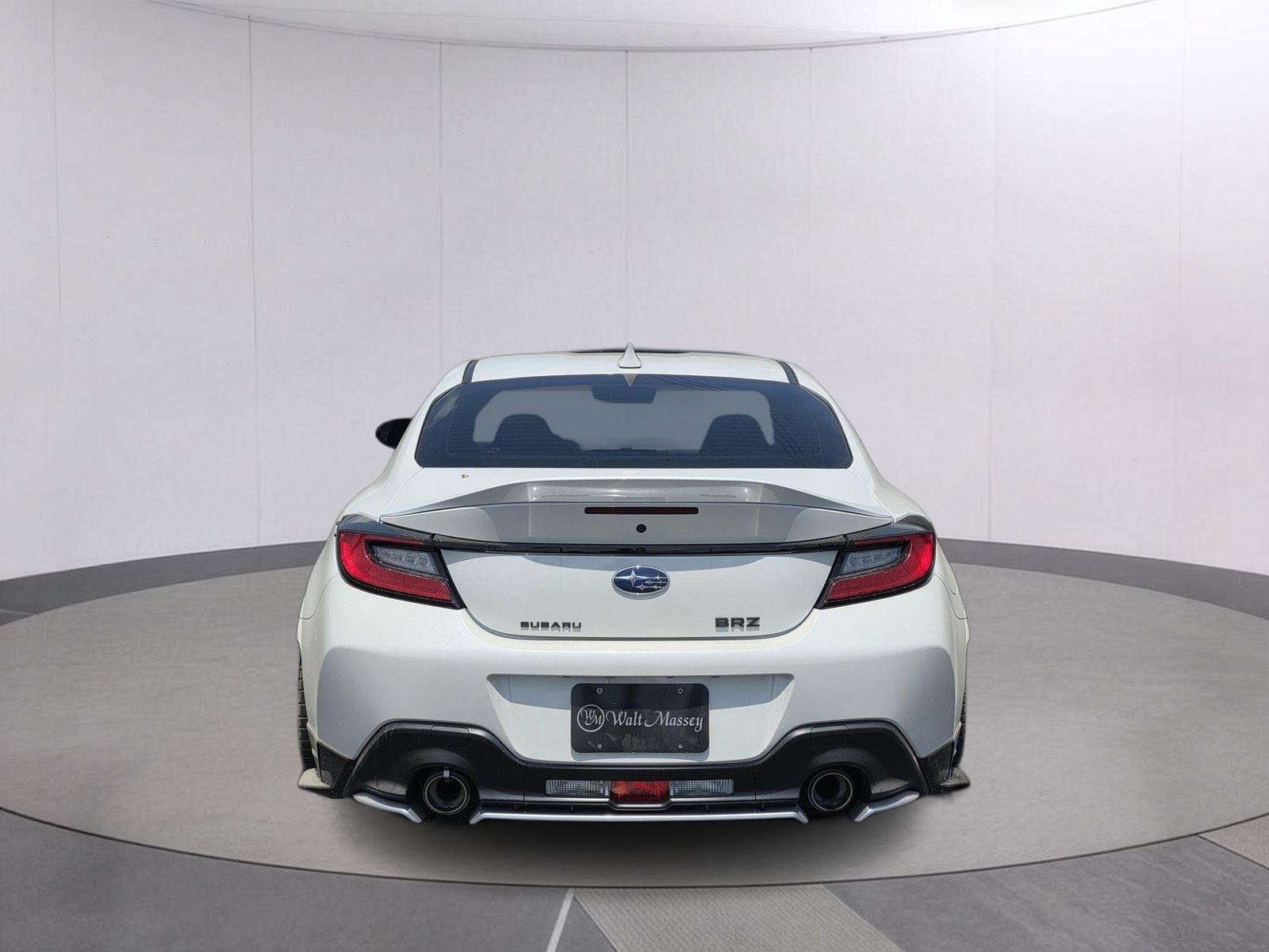 Used 2023 Crystal White Pearl Subaru Limited image 6