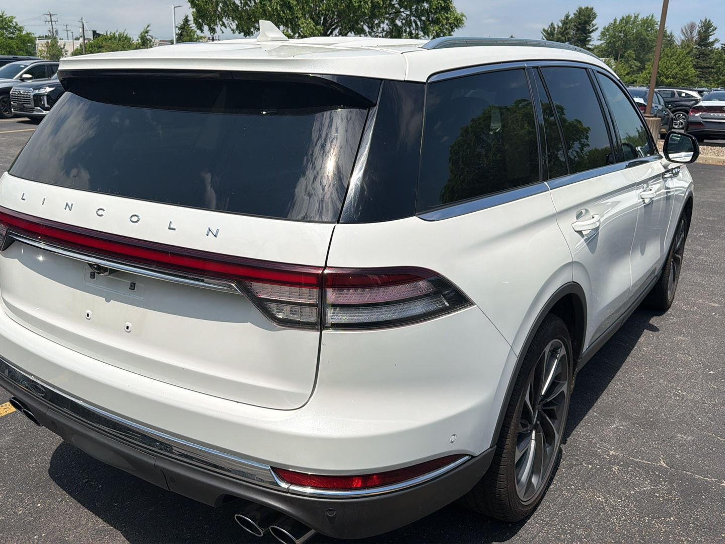 Used 2022 Pristine White Lincoln Reserve image 6