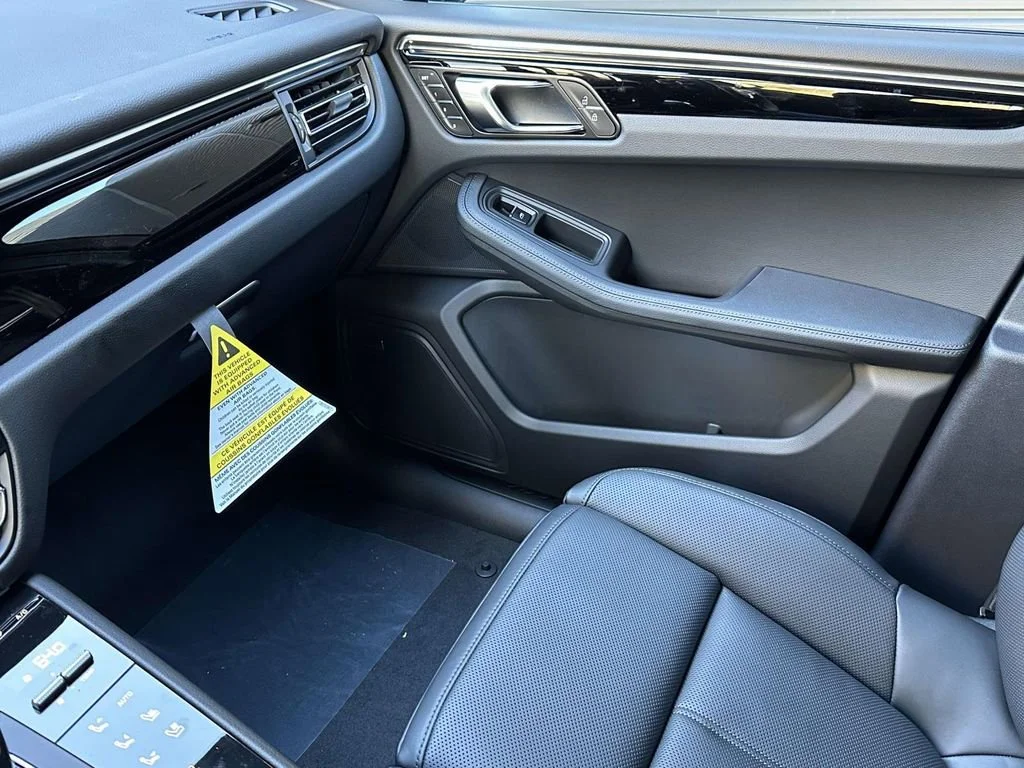 2026 Porsche Macan - Photo 29