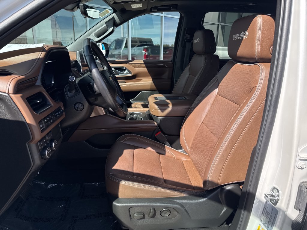 Used 2022 IRIDESCENT PEARL TRICOAT Chevrolet High Country image 14