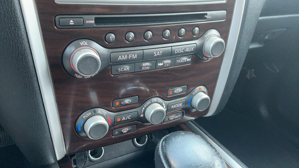 Used 2015 Cayenne Nissan Platinum image 15