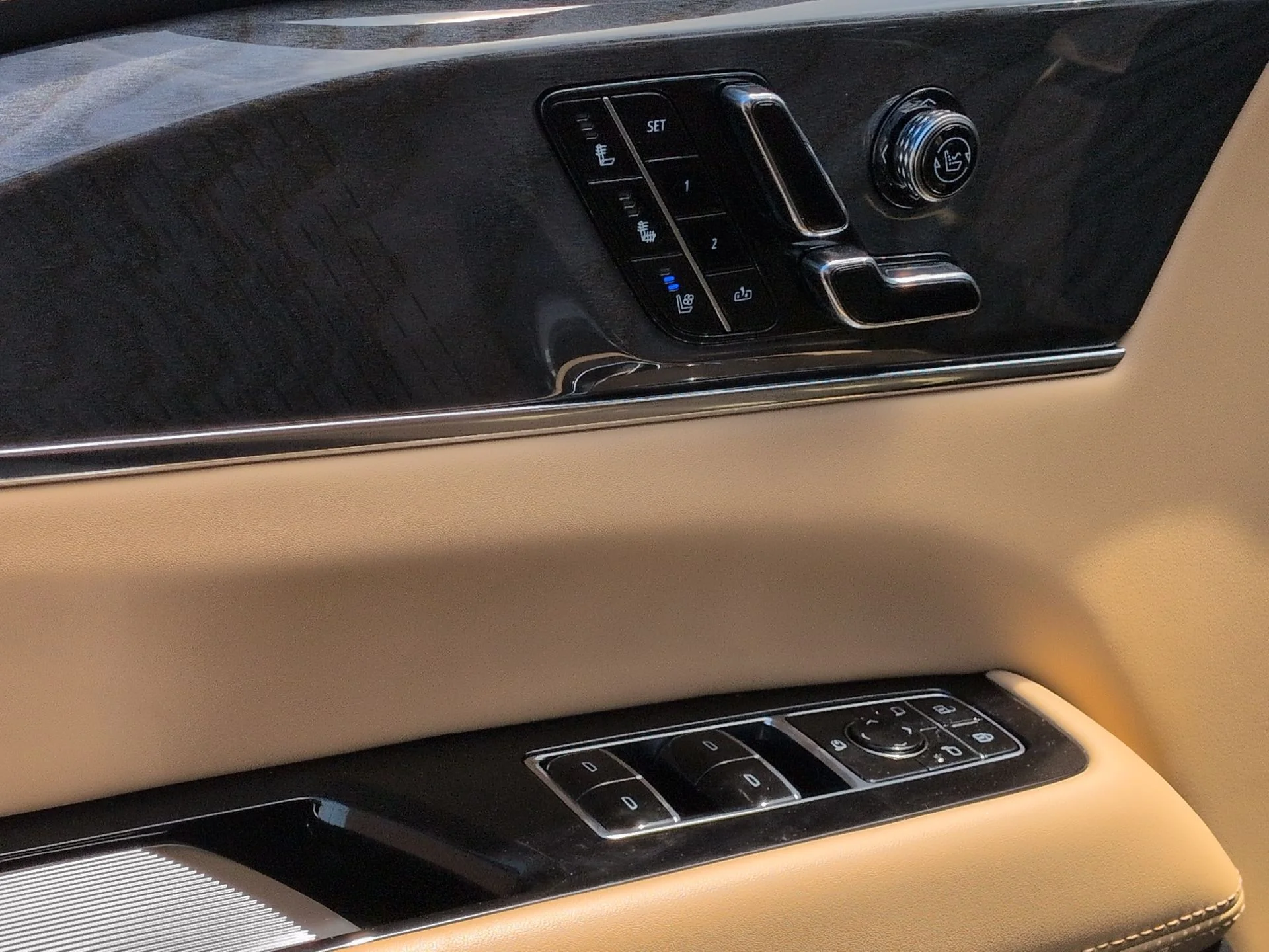 Used 2025 Silver Cadillac Luxury 2 image 23