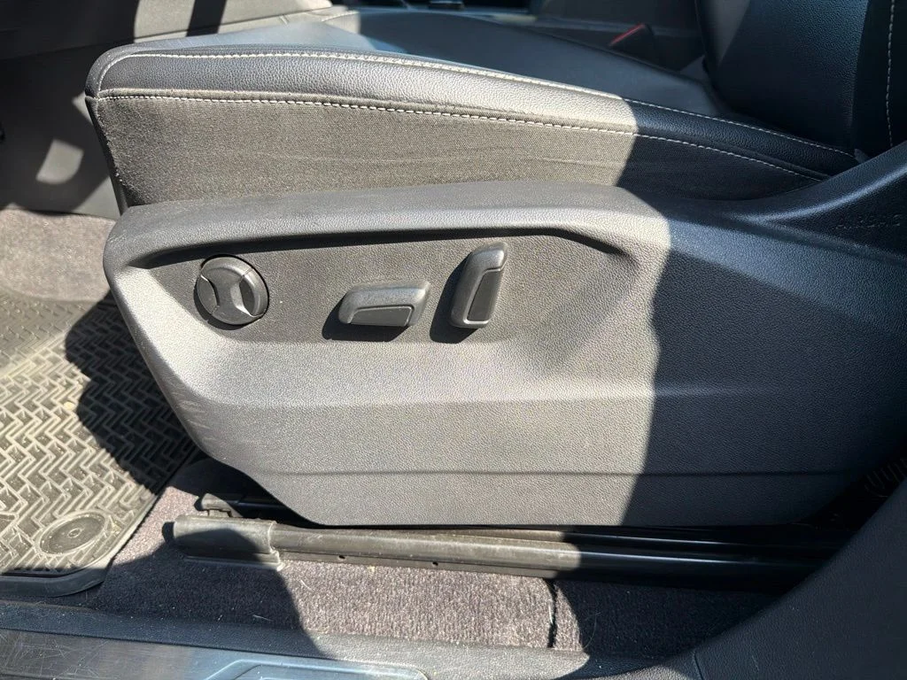 Used 2021 Gray Volkswagen 3.6L V6 SE w/Technology image 9