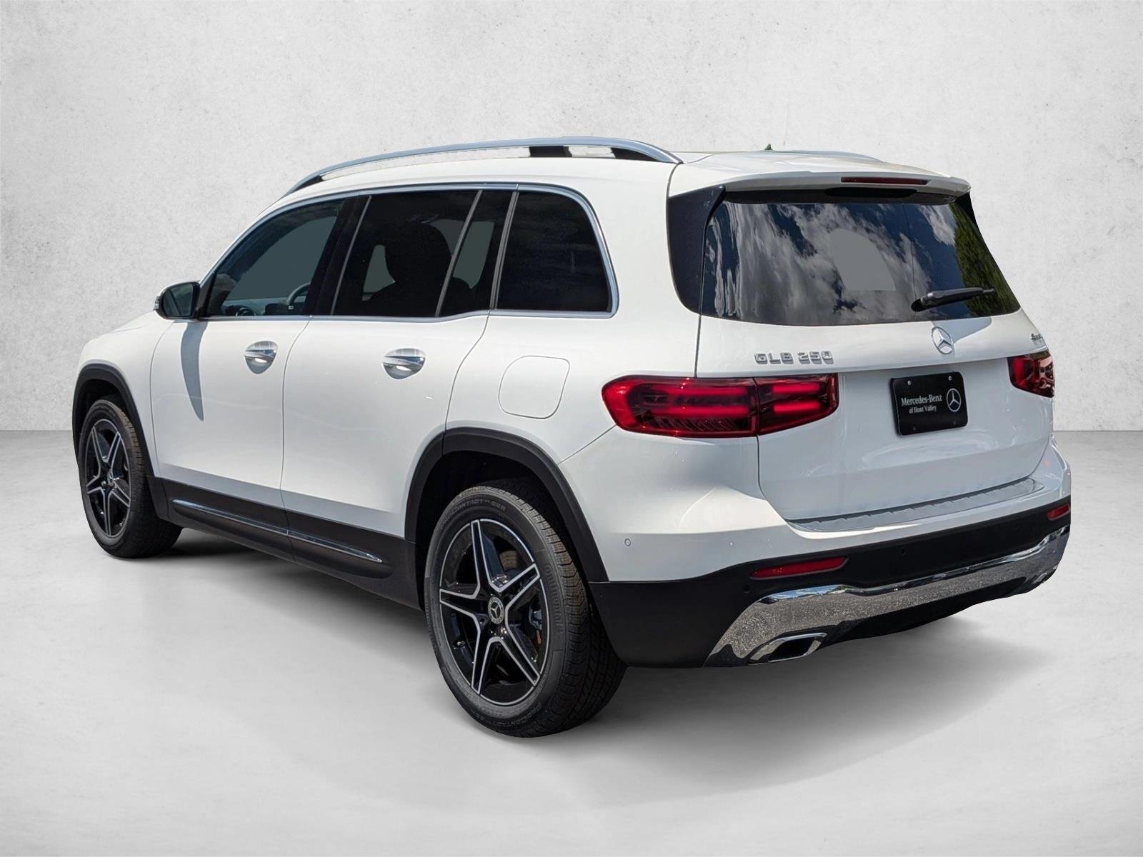 New 2026 Polar White Mercedes-Benz GLB250 image 9