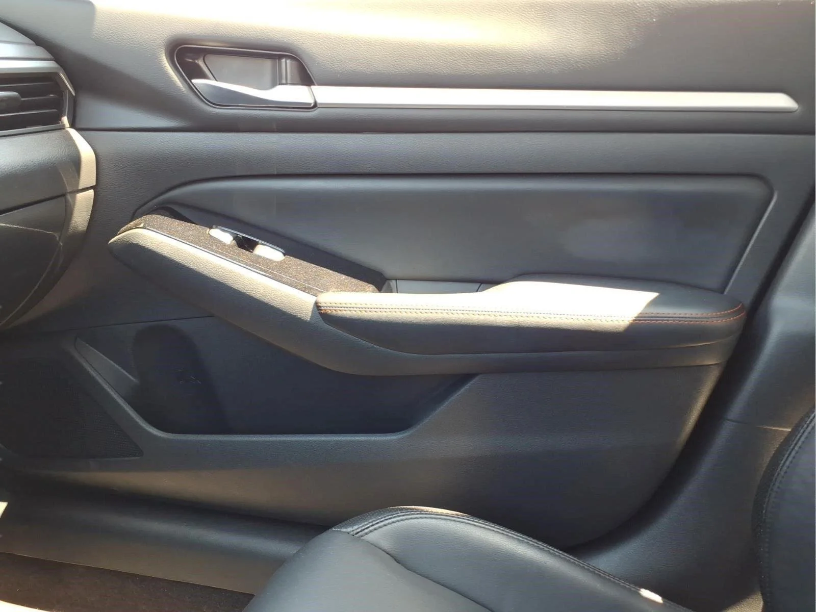Used 2025 Brilliant Silver Metallic Nissan SR image 27