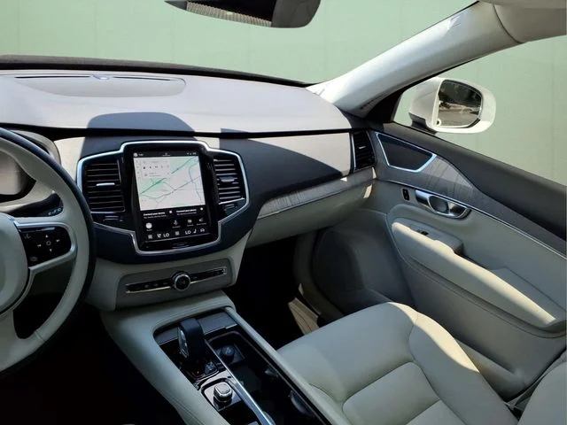 Used 2024 White Volvo T8 Plus Bright Theme 7 Passenger image 19