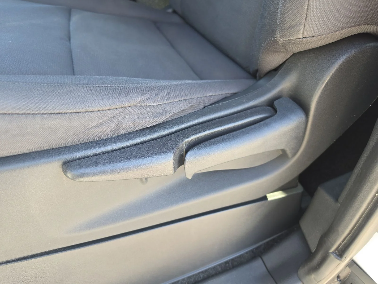 Used 2022 White Nissan S image 24