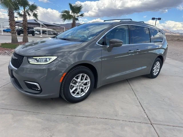 2021 Chrysler Pacifica Touring L's photo