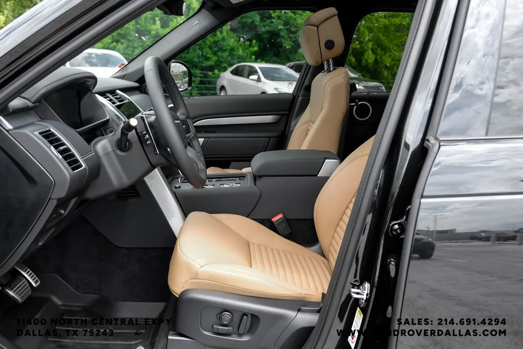 New 2026 Santorini Black Metallic Land Rover Dynamic SE image 26